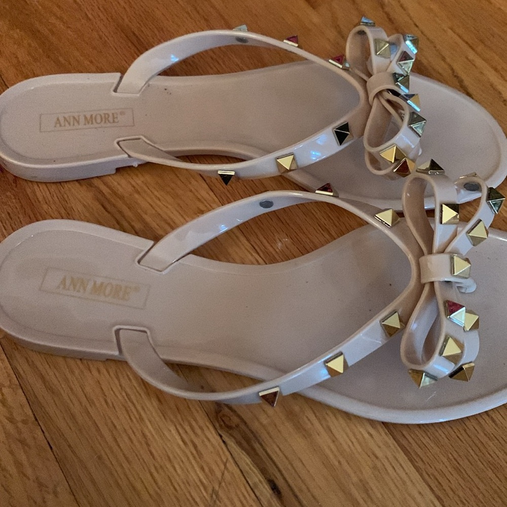 Gently used, ANN MORE Light Pink With Gold Studs 🌟 - Picture 5 of 5